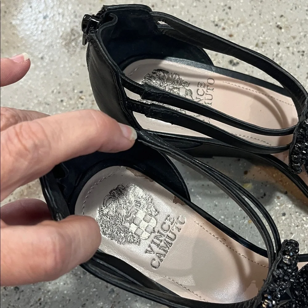 VINCE CAMUTO BAYLE LEATHER BEADED MEDALLION WEDGE SANDALS BLACK SIZE 8.5W